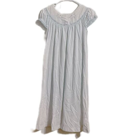 Women’s size, small lace trim nightgown with elastic sleeves  - Picture 1 of 3